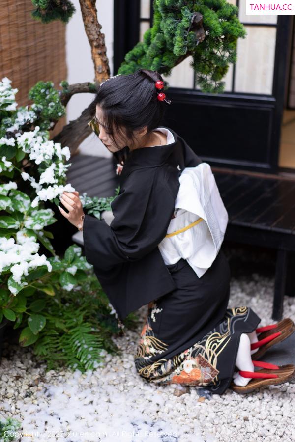 laura阿姣  [XiuRen]高清写真图 2022.11.30 No.5932 laura阿姣 和服美腿第5张图片